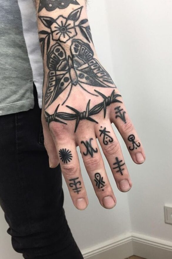 16 Awesome Finger Tattoo Ideas For Men In 2023 - Tattoo Pro