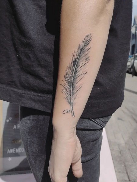 35 Awesome Feather Tattoo Ideas With Meanings - Tattoo Pro