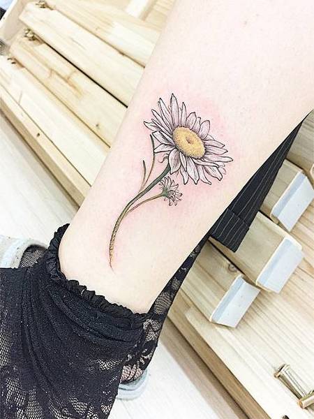 Leg Daisy Tattoo