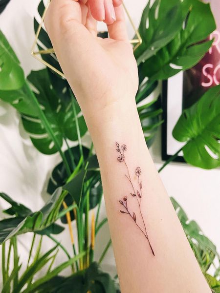 30 Beautiful Wrist Tattoos For Women In 2023 - Tattoo Pro