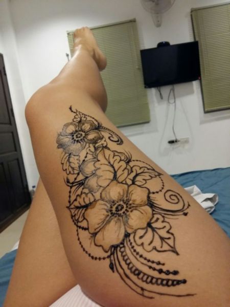 Henna Thigh Tattoo 1