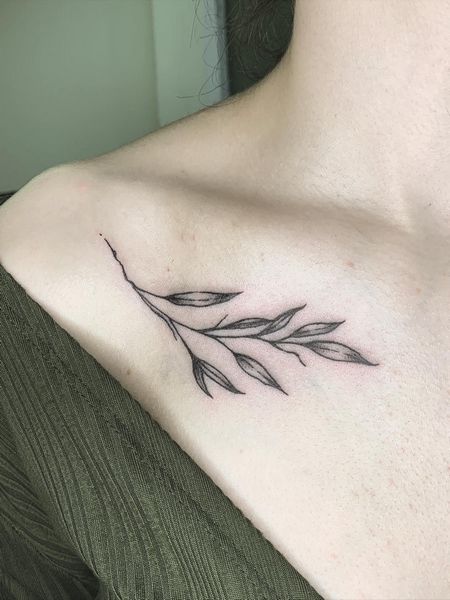 Leaf Collarbone Tattoo