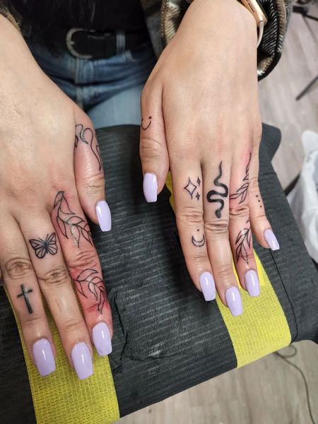 Feminine Finger Tattoo