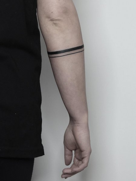 Minimalist Armband Tattoo