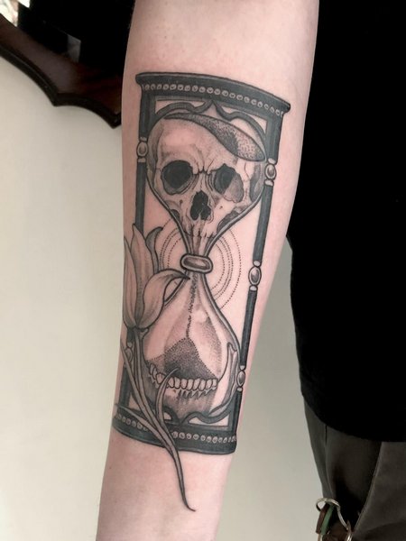 Hourglass Tattoo With Skull