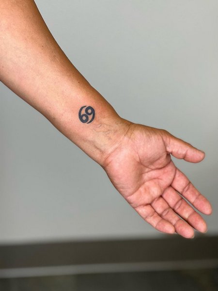 Cancer Symbol Tattoo