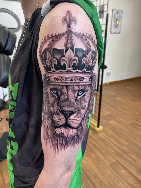 Crown Tattoos For Men
