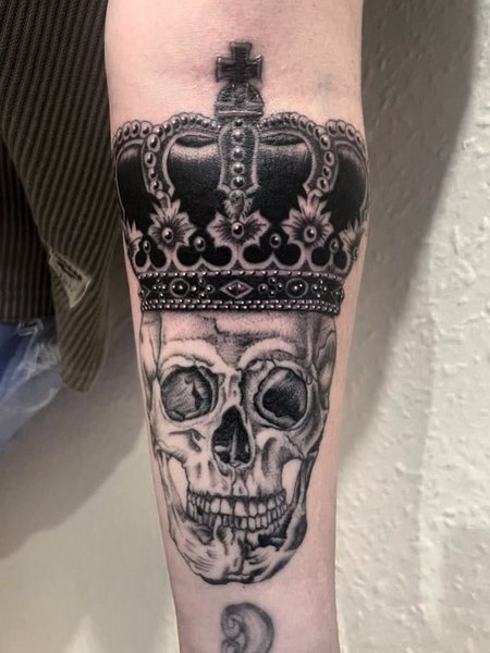 Skull With Crown Tattoo