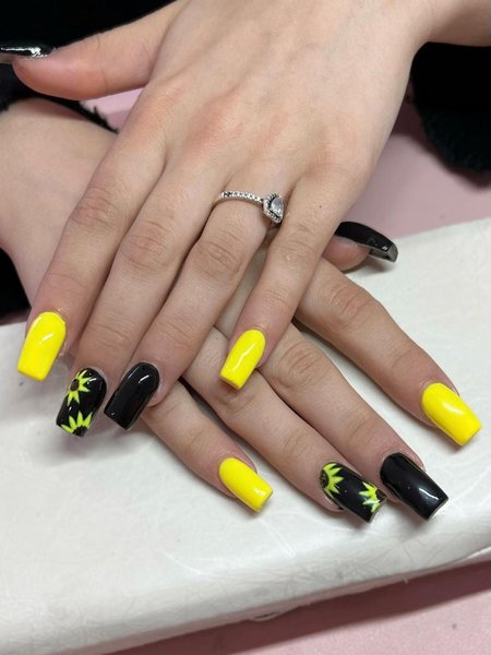 Black And Yellow Nails