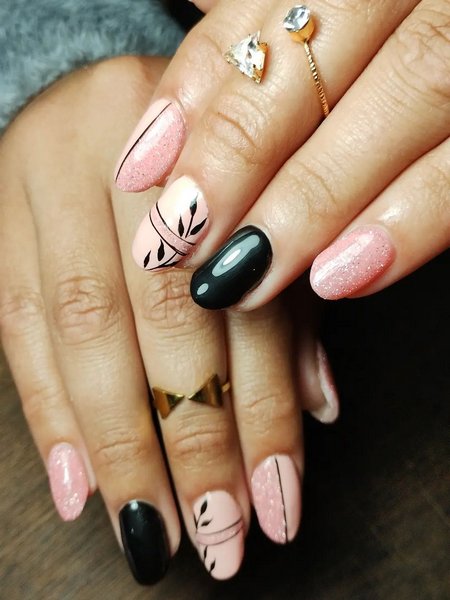 Black Nail Art