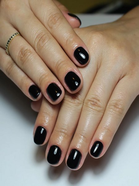 Black Short Nails