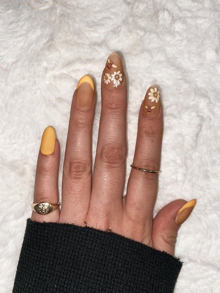 Summer Yellow Nails